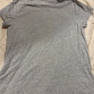 Oh Baby by Motherhood Gray Short Sleeve Tee fits like a large